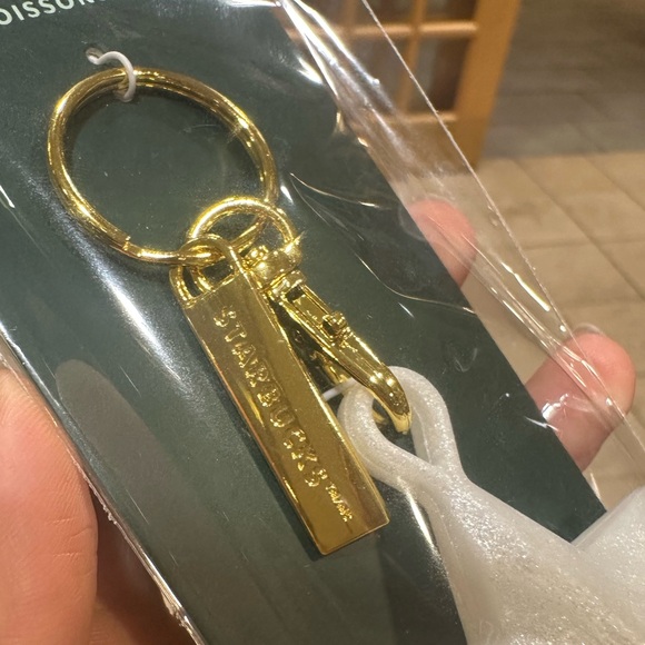 Starbucks Star Keychain Lid Stopper 2024 - Picture 4 of 14